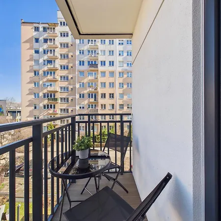 Portside With Balcony By Solarento Apartment